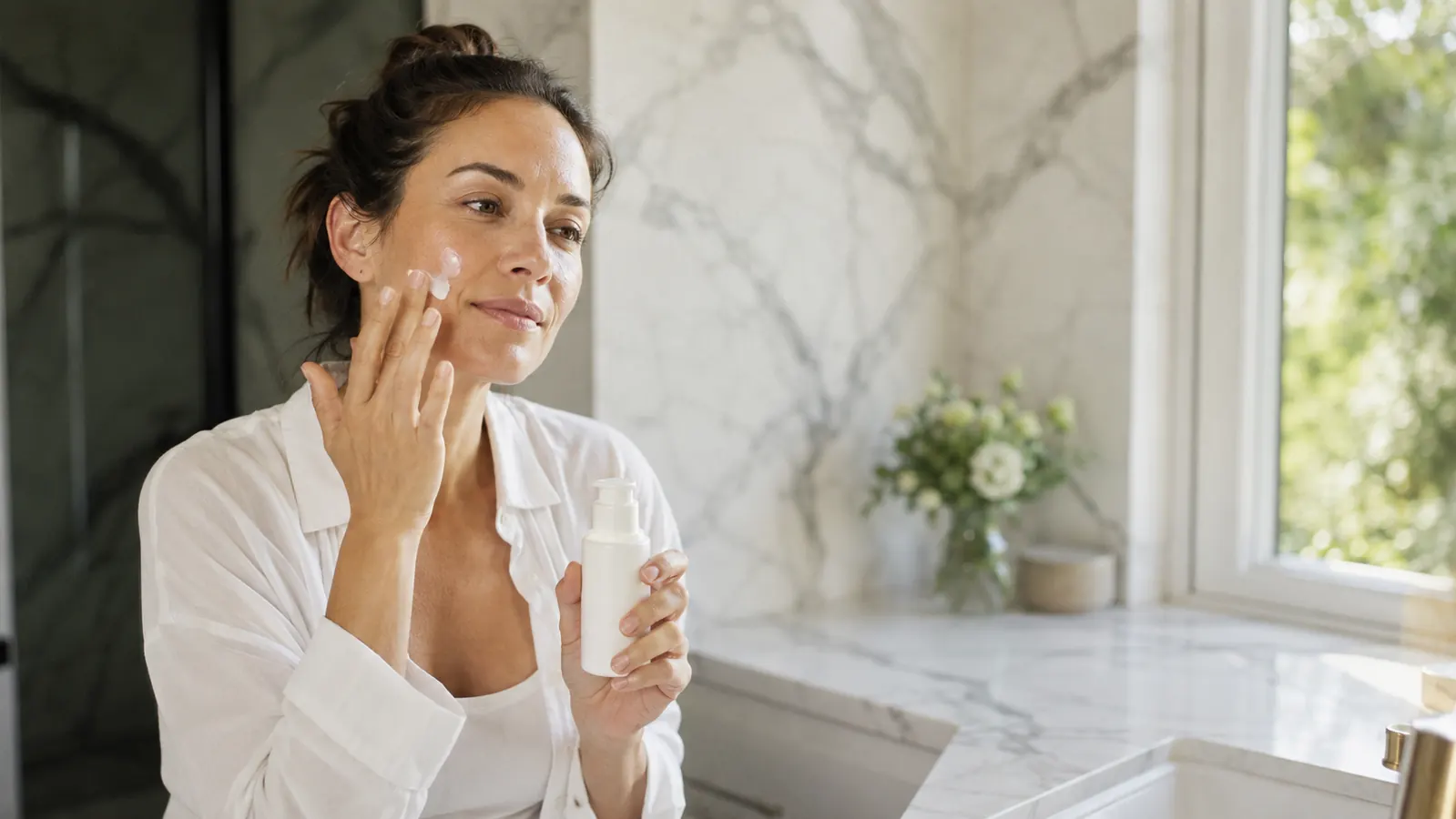 How to Fix Dry Skin with a Hyaluronic Acid Moisturizer (The Right Way)